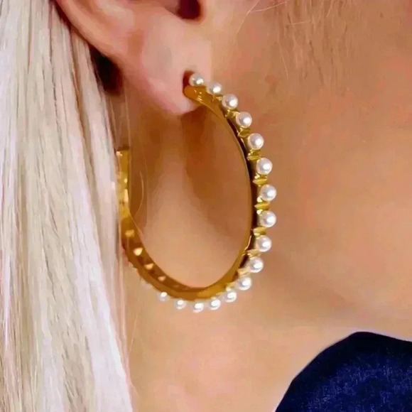 🆕️Elegant 18K Gold-Plated Pearl Hoop Earrings - Timeless Glamour ✨ - Picture 1 of 11